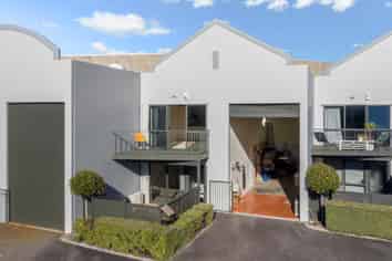 SUNNY STUDIO WAREHOUSE - LIVE AND WORK OPPORTUNITY