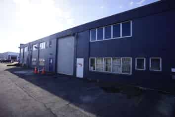 Handy Wairau Warehouse! - 320m²