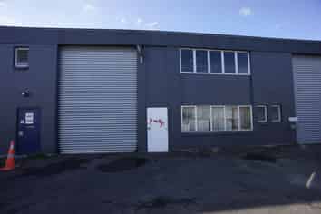 Handy Wairau Warehouse! - 320m²