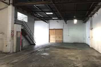 Handy Wairau Warehouse! - 320m²