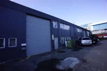 Handy Wairau Warehouse! - 320m²