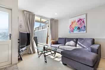 5H/20 Ian Marwick Place, Birkenhead