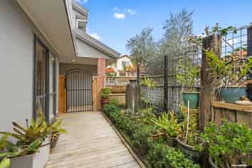 4/30 Roanoke Way, Albany