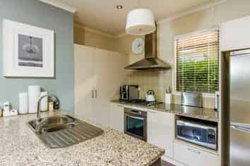 18 Greenbough Lane, Greenhithe