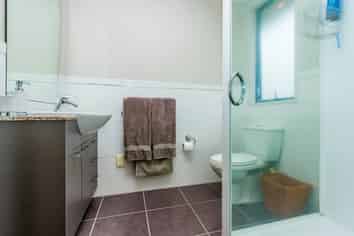 18 Greenbough Lane, Greenhithe