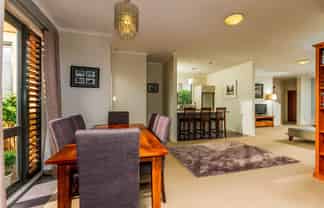 18 Greenbough Lane, Greenhithe