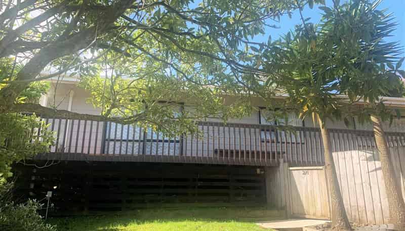 2/1 Cheval Drive, Totara Vale