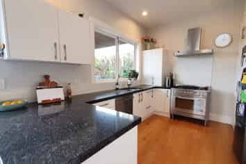 41 Malvern Rd, Mount Albert