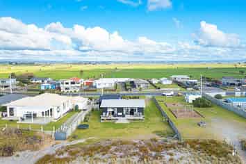 57 Pukehina Parade, Pukehina