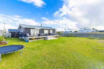 57 Pukehina Parade, Pukehina