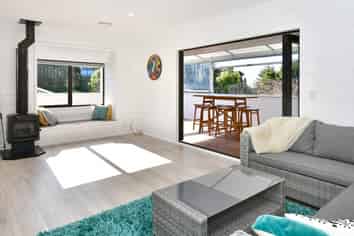 30B Elliston Crescent, Stanmore Bay