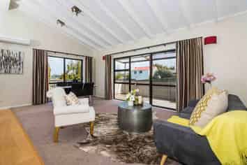 324B East Coast Road, Sunnynook