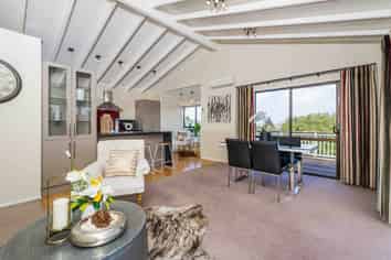 324B East Coast Road, Sunnynook