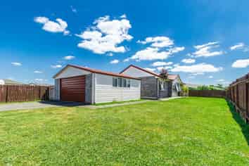 6 Harvard Court, Melville