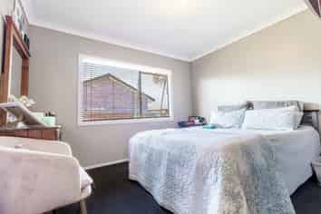 6 Harvard Court, Melville