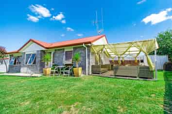 6 Harvard Court, Melville