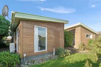 20 Simcox Street, Otaki Beach