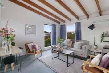 20 Simcox Street, Otaki Beach