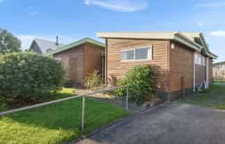 20 Simcox Street, Otaki Beach