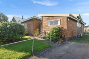 20 Simcox Street, Otaki Beach