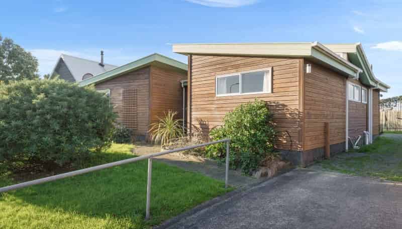 20 Simcox Street, Otaki Beach