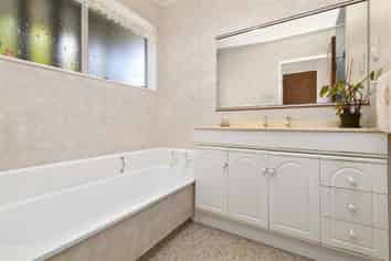 24 Hicks Close, Whitby