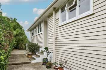 16 Chaffey Crescent, Titahi Bay