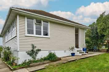 16 Chaffey Crescent, Titahi Bay