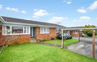 4/62 Great South Road, Papakura