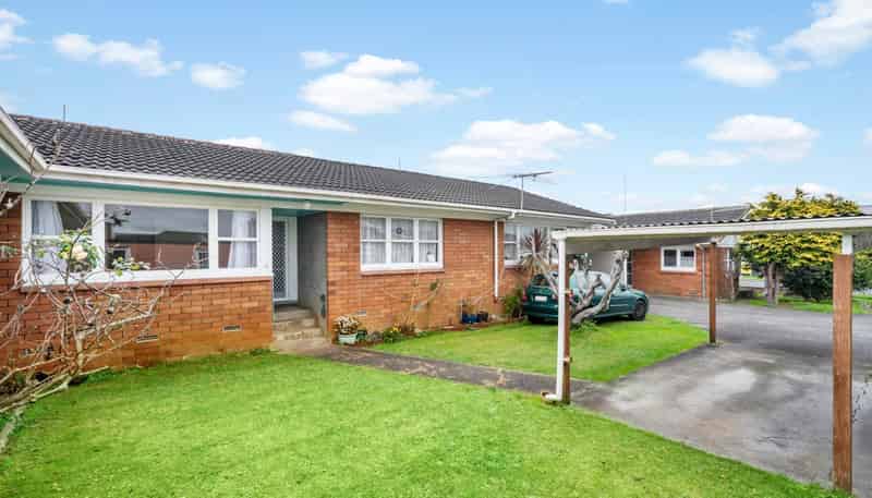 4/62 Great South Road, Papakura