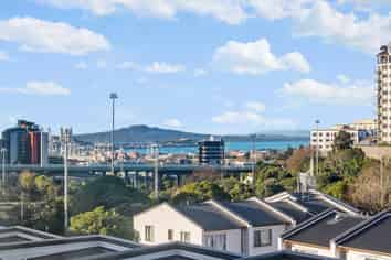 28/1 Glenside Crescent, Grafton