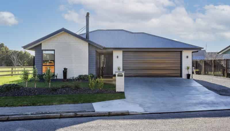33 Seadown Crescent, 