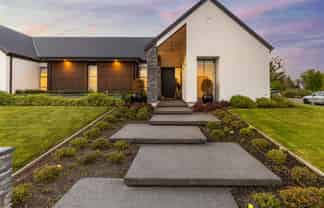 2 Greenbank Place, Parklands