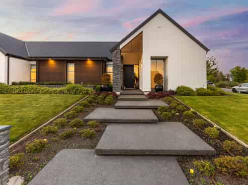 2 Greenbank Place, Parklands