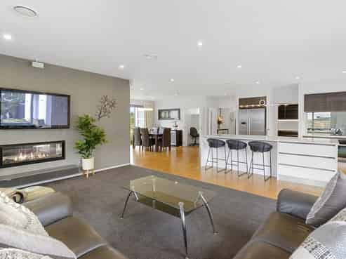 2 Greenbank Place, Parklands