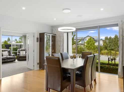 2 Greenbank Place, Parklands