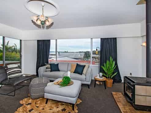 13 Oakland Ave, Maunu