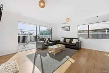 2/77 Brown Road, Manurewa