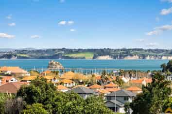 11 Lagoon View Drive, Gulf Harbour