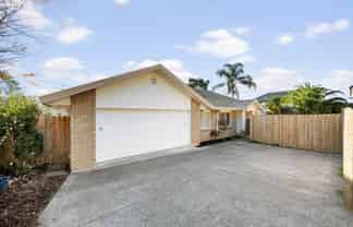 2/236 Cascades Road, Botany Downs