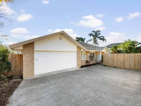 2/236 Cascades Road, Botany Downs