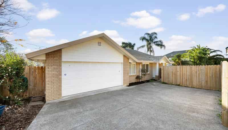 2/236 Cascades Road, Botany Downs