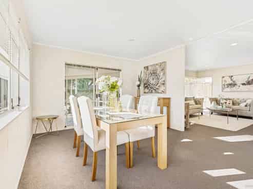 2/236 Cascades Road, Botany Downs