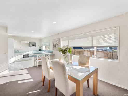 2/236 Cascades Road, Botany Downs