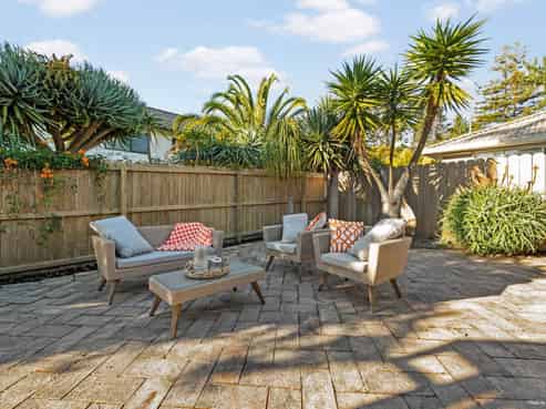 2/236 Cascades Road, Botany Downs