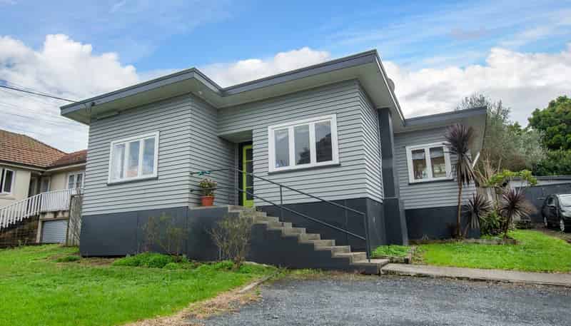 100 Station Road, Kamo