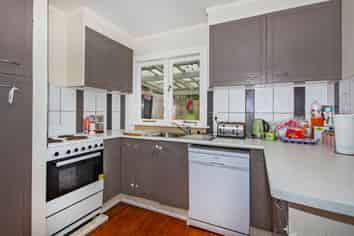 100 Station Road, Kamo