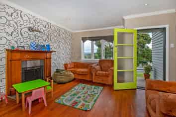 100 Station Road, Kamo