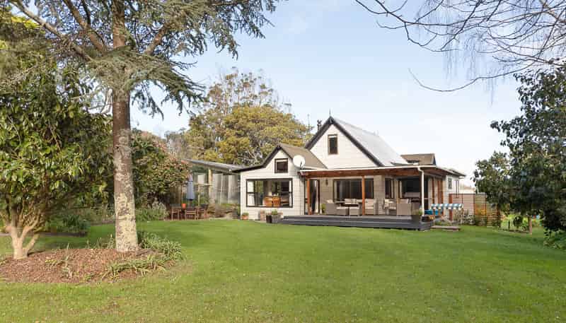 119 Cemetery Road, Sanson