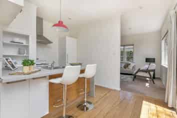 8 Henshaw Avenue, Three Kings